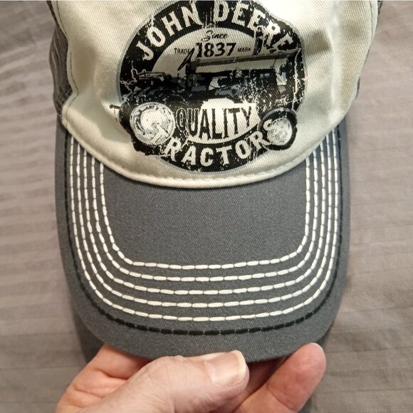 Men's John Deere Grey, Black, and White Ballcap: Graphic Print with Mesh Back - Picture 3 of 13